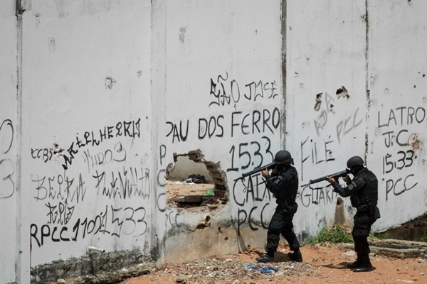Special Operations Battalion Police enter the Alcacuz prison amid tension between rival gangs, Nisia Floresta, near Natal, Brazil, Jan. 21, 2017 (AP photo by Felipe Dana).