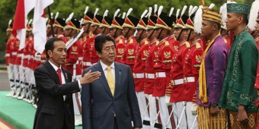 Indonesian President Joko Widodo and Japanese Prime Minister Shinzo Abe during a welcome ceremony at the Presidential Palace, Bogor, West Java, Indonesia,  Jan. 15, 2017 (AP photo by Achmad Ibrahim).