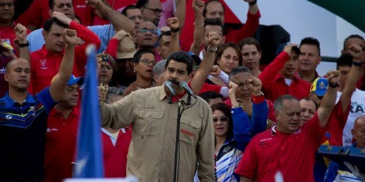 Venezuelan President Nicolas Maduro holds up a sword of Venezuelan hero Simon Bolivar during a rally, Caracas, Venezuela, Dec. 17, 2016 (AP photo by Fernando Llano).