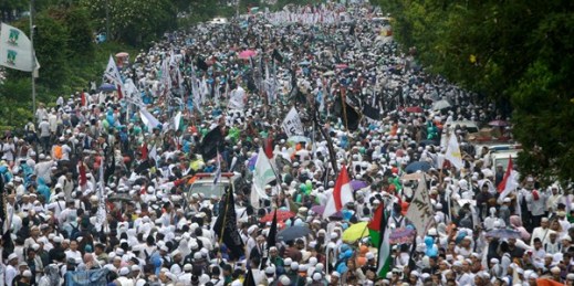 Indonesian Muslims march during a rally against Jakarta's minority Christian governor Basuki "Ahok" Tjahaja Purnama, Jakarta, Indonesia, Dec. 2, 2016 (AP photo by Tatan Syuflana).