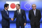 Japan's prime minister, Shinzo Abe, with European Council President Donald Tusk and European Commission President Jean-Claude Juncker, Brussels, Belgium, March 21, 2017 (AP photo).