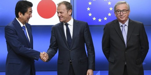 Japan's prime minister, Shinzo Abe, with European Council President Donald Tusk and European Commission President Jean-Claude Juncker, Brussels, Belgium, March 21, 2017 (AP photo).
