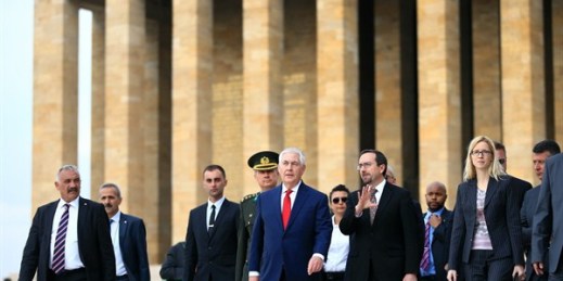 U.S. Secretary of State Rex Tillerson during a visit to the mausoleum of the founder of modern Turkey, Mustafa Kemal Ataturk, Ankara, March 30, 2017 (AP photo by Lefteris Pitarakis).