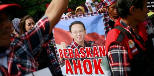 Supporters of Jakarta's former governor, Basuki "Ahok" Tjahaja Purnama, display a poster that reads "Free Ahok" during a rally outside the court where his sentencing hearing was held, Jakarta, May 9, 2017 (AP photo by Dita Alangkara).