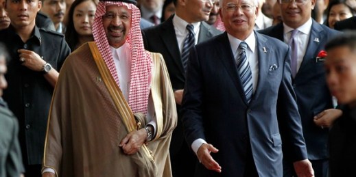 Saudi Energy Minister Khalid Al-Falih walks with Malaysian Prime Minister Najib Razak during the Asia Oil and Gas Conference, Kuala Lumpur, Malaysia, May 8, 2017 (AP photo by Daniel Chan).