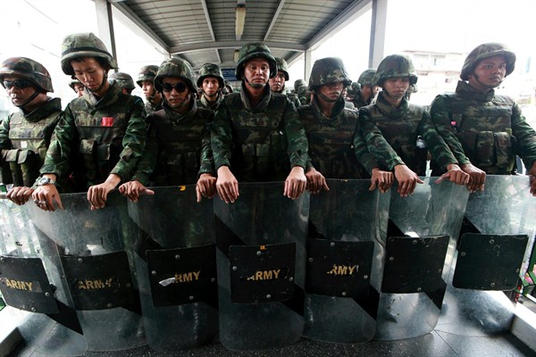 Thai soldiers guard an overpass to prevent an anti-coup demonstration, Bangkok, Thailand, June 1, 2014 (AP photo by Wason Wanichakorn).