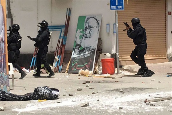 Bahraini security forces during a raid on a sit-in demonstration, Diraz, Bahrain, May 23, 2017 (AP photo).