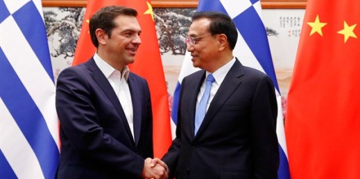 Chinese Prime Minister Li Keqiang greets Greek Prime Minister Alexis Tsipras, Beijing, May 13, 2017 (AP photo by Thomas Peter).