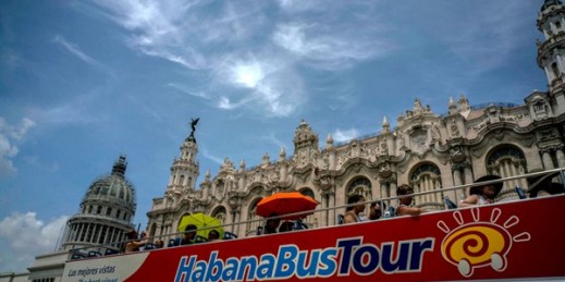 A tour bus in front of the Capitolio, Cuba’s National Capitol Building, Havana, June 17, 2017 (AP photo by Ramon Espinosa).