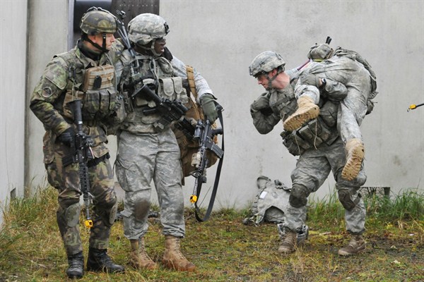 A Czech soldier and U.S. paratroopers participate in a joint training, Germany, Nov. 20, 2014 (U.S. Army photo by Gertrud Zach).