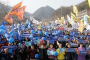 Protesters stage a rally against deployment of the THAAD advanced U.S. missile defense system, Seongju, South Korea, March 18, 2017 (AP photo by Ahn Young-joon).