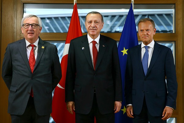 European Commission President Jean-Claude Juncker, Turkish President Recep Tayyip Erdogan and European Council President Donald Tusk prior to a NATO summit, Brussels, May 25, 2017 (Presidency Press Service photo via AP).