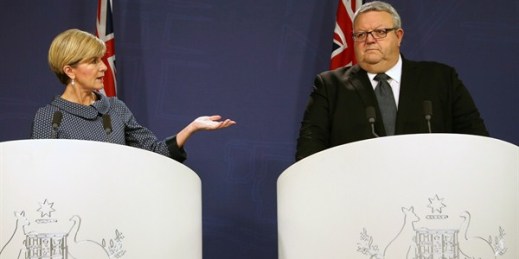 Australia Foreign Minister Julie Bishop and New Zealand Foreign Minister Gerry Brownlee hold a press conference, Sydney, Australia, May 4, 2017 (AP photo by Rick Rycroft).