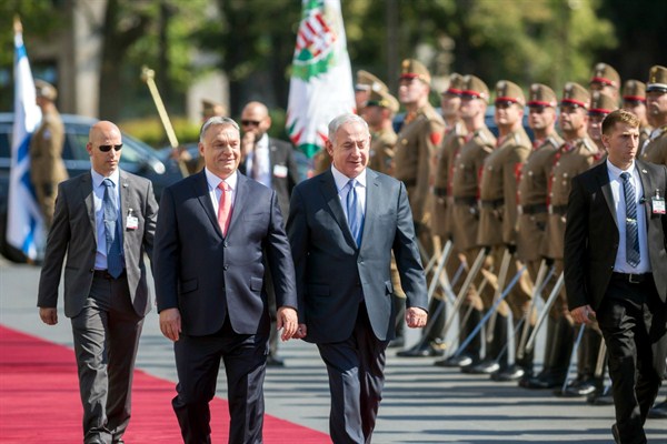 Israeli Prime Minister Benjamin Netanyahu and his Hungarian counterpart Viktor Orban during a reception ceremony, Budapest, Hungary, July 18, 2017 (MTI photo by Balazs Mohai via AP).