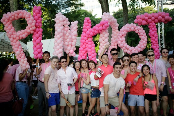 People gather for the annual Pink Dot event in support of LGBT rights, Singapore, July 1, 2017 (AP photo by Wong Maye-E).