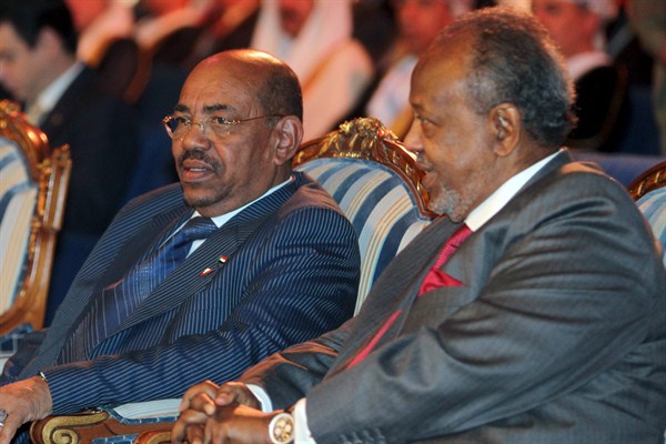 Sudanese President Omar al-Bashir and Djiboutian President Ismail Omar Guelleh attend the opening ceremony of the Connect Arab Summit, Doha, Qatar, March 6, 2012 (AP photo by Osama Faisal).