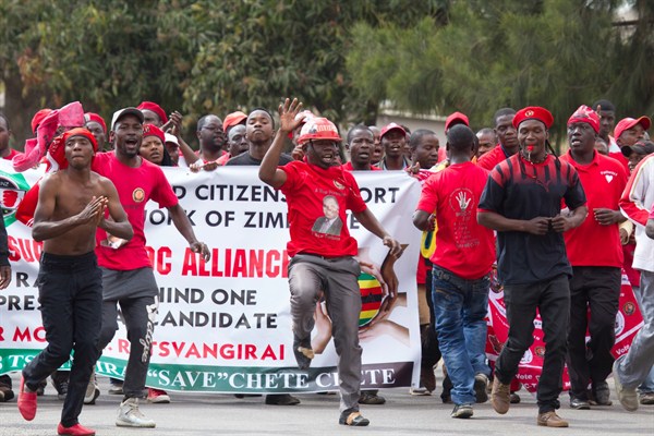 Supporters of Zimbabwean opposition leader Morgan Tsvangirai take to the streets before a rally, Harare, Zimbabwe, Aug. 5, 2017 (AP photo by Tsvangirayi Mukwazhi).