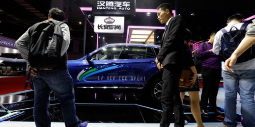 Visitors look at the Hanteng X7 on display at the Auto Shanghai 2017 show, Shanghai, China, April 20, 2017 (AP photo by Ng Han Guan).