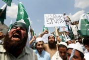 A Pakistani man shouts anti-American slogans during a rally in Torkham, a border town along the Afghanistan border, Aug. 28, 2017 (AP photo by Muhammad Sajjad).