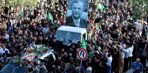 Mourners take the coffin of former Iraqi President Jalal Talabani during his funeral procession, Sulaimaniyah, Iraq, Oct. 6, 2017 (AP photo).