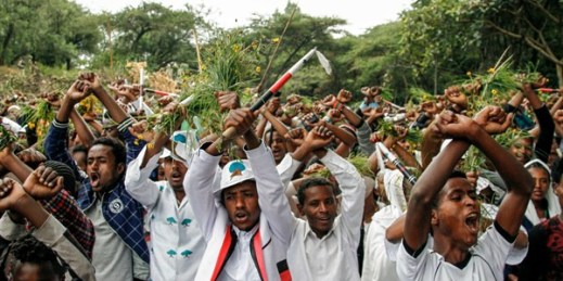Ethiopians chant antigovernment slogans during a march, Bishoftu, Ethiopia, Oct. 2, 2016 (AP photo).