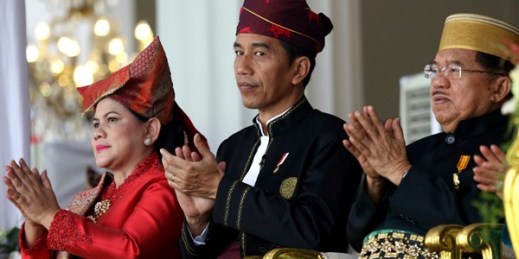 Indonesian President Joko Widodo, his wife, Iriana, and Vice President Jusuf Kalla applaud during a ceremony marking the 72nd anniversary of the country’s independence, Jakarta, Aug. 17, 2017 (AP photo by Dita Alangkara).