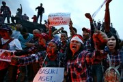 Supporters of former Jakarta Governor Basuki “Ahok” Tjahaja Purnama shout slogans during a rally after a court sentenced him to two years in prison, Jakarta, May 9, 2017 (AP photo by Dita Alangkara).