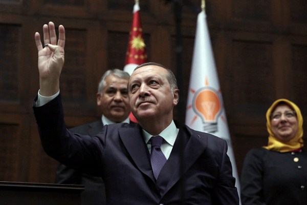 Turkish President Recep Tayyip Erdogan acknowledges his supporters during an appearance in parliament, Ankara, Turkey, Nov. 21, 2017 (AP photo by Burhan Ozbilici).