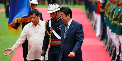 Philippine President Rodrigo Duterte, left, gestures to Japanese Prime Minister Shinzo Abe as they review the troops during the welcoming ceremony at the Malacanang Palace grounds, Manila, Jan. 12, 2017 (AP Photo by Bullit Marquez).