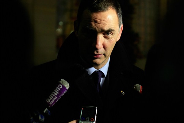 Corsican nationalist leader Gilles Simeoni answers media questions after a meeting in Paris, France, Jan. 18, 2016 (AP photo by Thibault Camus).