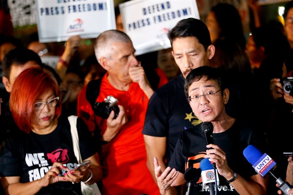 Maria Ressa, CEO of Rappler, an online news agency, addresses a rally of journalists and supporters during a protest against the recent revocation of its registration, northeast of Manila, Philippines, Jan. 19, 2018 (AP photo by Bullit Marquez).