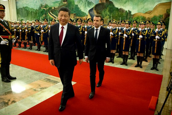 Chinese President Xi Jinping, left, and French President Emmanuel Macron review a Chinese honor guard during a welcome ceremony at the Great Hall of the People, Beijing, Jan. 9, 2018 (AP photo Mark Schiefelbein).