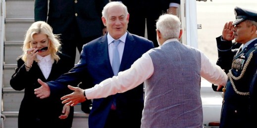 Israeli Prime Minister Benjamin Netanyahu and his wife, Sarah, are greeted by Indian Prime Minister Narendra Modi, New Delhi, Jan. 14 2018 (AP photo).