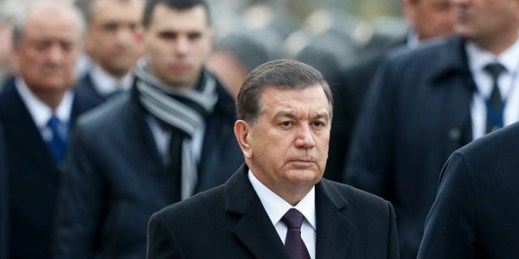 Uzbek President Shavkat Mirziyoyev attends a wreath-laying ceremony at the Tomb of the Unknown Soldier, Moscow, Russia, April 5, 2017 (AP photo by Pavel Golovkin).