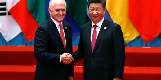Australian Prime Minister Malcolm Turnbull shakes hands with Chinese President Xi Jinping before a group photo session during the G-20 summit in Hangzhou, China, Sept. 4, 2016 (AP photo by Ng Han Guan).