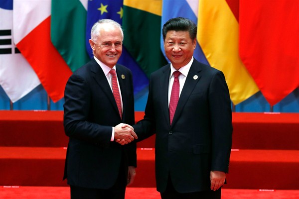 Australian Prime Minister Malcolm Turnbull shakes hands with Chinese President Xi Jinping before a group photo session during the G-20 summit in Hangzhou, China, Sept. 4, 2016 (AP photo by Ng Han Guan).