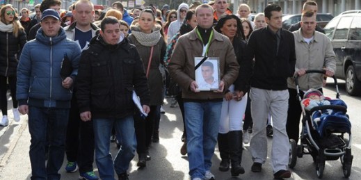 Poles take part in a silent march in memory of a teenager who apparently choked to death while trying to swallow a drug packet as narcotics officers tried to stop him, Legionowo, Poland, March 22, 2015 (AP photo by Alik Keplicz).