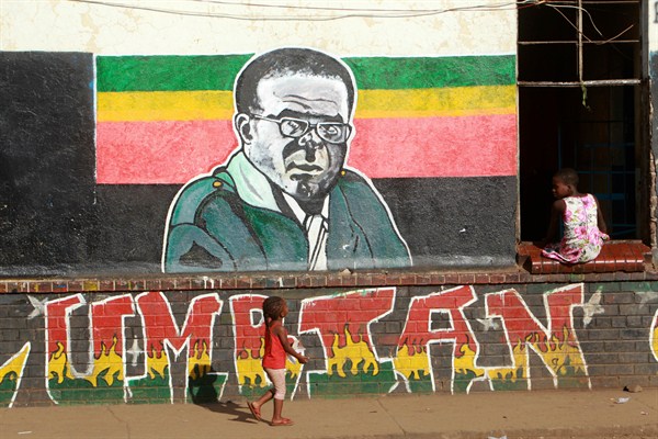 A painting of former Zimbabwean President Robert Mugabe, Harare, Nov, 20, 2017 (AP photo by Tsvangirayi Mukwazhi).