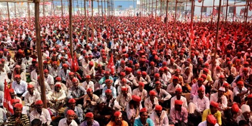 Thousands of protesting farmers listen to their leader at the end of a six-day march on foot, Mumbai, India, March 12, 2018 (AP photo by Rajanish Kakade).