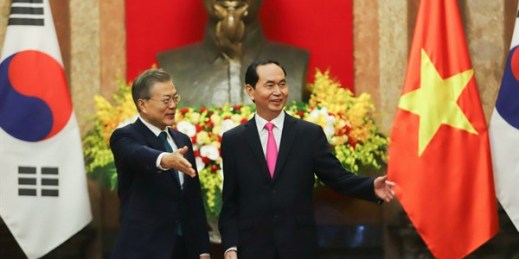 South Korean President Moon Jae-in and his Vietnamese counterpart Tran Dai Quang meet at the Presidential Palace in Hanoi, Vietnam, March 23, 2018 (AP photo by Nguyen Khanh).