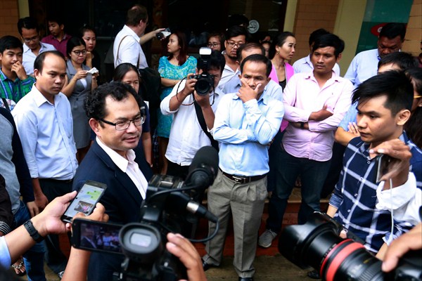 Kay Kimsong, the editor-in-chief of the Phnom Penh Post, in glasses, speaks to reporters after being fired by the newspaper’s new owner, who has links to Cambodia’s government, Phnom Penh, May 7, 2018 (AP photo).