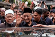 Newly elected Malaysian Prime Minister Mahathir Mohamad leaving the National Mosque of Malaysia after Friday prayers, Kuala Lumpur, Malaysia, May 11, 2018 (AP photo by Sadiq Asyraf).