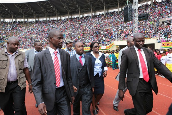 Opposition leader Nelson Chamisa, center, arrives for the celebration of the country’s 38th independence anniversary at the National Sports Stadium, Harare, April, 18, 2018 (AP photo by Tsvangirayi Mukwazhi).