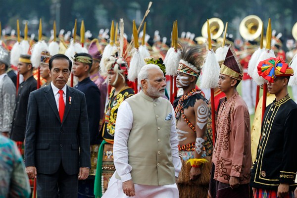 Indian Prime Minister Narendra Modi reviews an honor guard, accompanied by Indonesian President Joko Widodo, during their meeting in Jakarta, Indonesia, May 30, 2018 (AP photo Darren Whiteside).