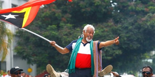 East Timorese independence hero Xanana Gusmao is cheered by supporters following negotiations that settled the sea border between East Timor and Australia, Dili, East Timor, March 11, 2018 (AP photo by Valentino Darriel).