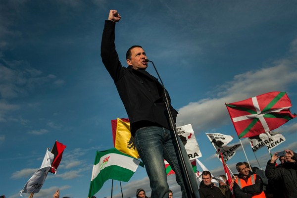 Arnaldo Otegi, a former member of ETA who is now a leader in a Basque pro-independence coalition, addresses a crowd, Logrono, Spain, March 1, 2016 (AP photo by Alvaro Barrientos).