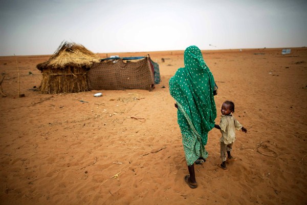 A woman holds hands with her daughter at the Zamzam camp for internally displaced people in North Darfur, Sudan, June 11, 2014 (Photo by Albert Gonzalez Farran for UNAMID via AP).