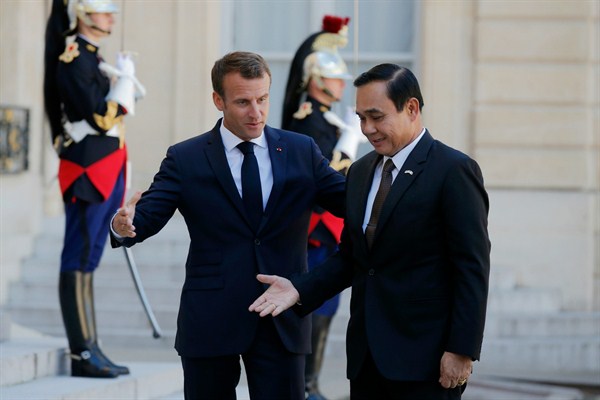 French President Emmanuel Macron welcomes Thai Prime Minister Prayuth Chan-ocha at the Elysee Palace in Paris, France, June 25, 2018 (AP photo by Michel Euler).