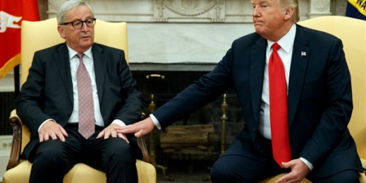 President Donald Trump and European Commission President Jean-Claude Juncker in the Oval Office of the White House, Washington, July 25, 2018 (AP photo by Evan Vucci).