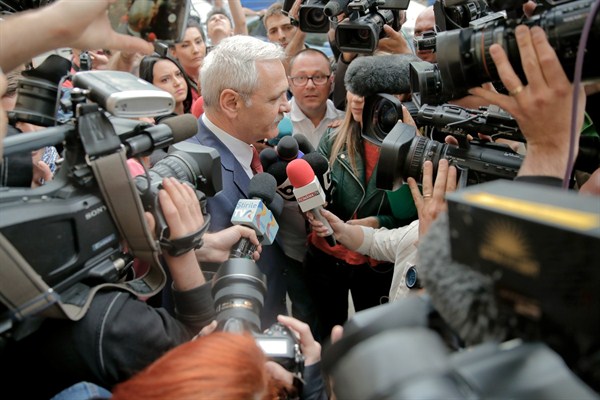 Liviu Dragnea, the head of Romania’s Social Democratic Party, is surrounded by media as he arrives at the anti-corruption prosecutors’ office, Bucharest, Romania, April 27, 2018 (AP photo by Vadim Ghirda).